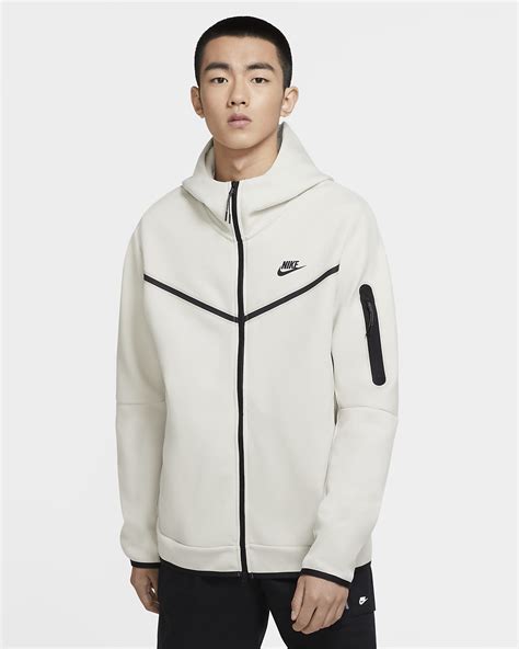 Sportswear in Tech Fleece. Nike IT.